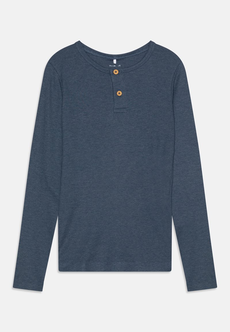 Long-sleeve henley shirt in dark navy blue, ribbed texture, round neckline, featuring two wooden buttons at the placket.