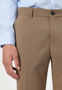 Lindbergh PLAIN  - Kostiumas - mid brown