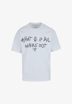 Valge puuvillane t-särk, millel on julge must kiri "kui kõik läheb hästi?" mängulises, käsitsi kirjutatud stiilis. Lühikesed varrukad.