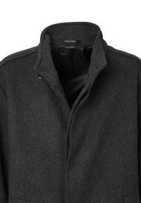 Cappotto in misto lana grigio scuro con collo alto, chiusura a bottoni e fodera interna nera liscia, etichettato "CALLIOPE."