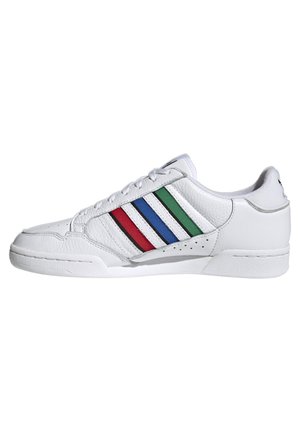 Hvide lædersneakers med tre vandrette striber i rød, blå og grøn. Rund tå, tekstureret overdel og polstret krave.