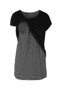 Haut à manches courtes rayé noir et blanc avec un design tordu à l'avant, en tissu doux et avec une coupe ample.