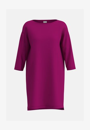 Abito fucsia con vestibilità ampia, scollatura rotonda e maniche a tre quarti. Tessuto morbido, dettagli di cucitura minimi e nessun motivo visibile.