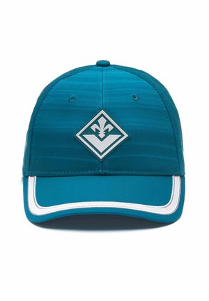 Cappellino da baseball turchese con una striscia riflettente bianca sulla visiera e un logo a forma di diamante con un fiore di lis e un chevron sul davanti.