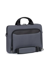 Grijze laptoptas met een slank ontwerp, gemaakt van duurzaam materiaal. Voorzien van dubbele handvaten, een afneembare schouderriem en een voorvak.