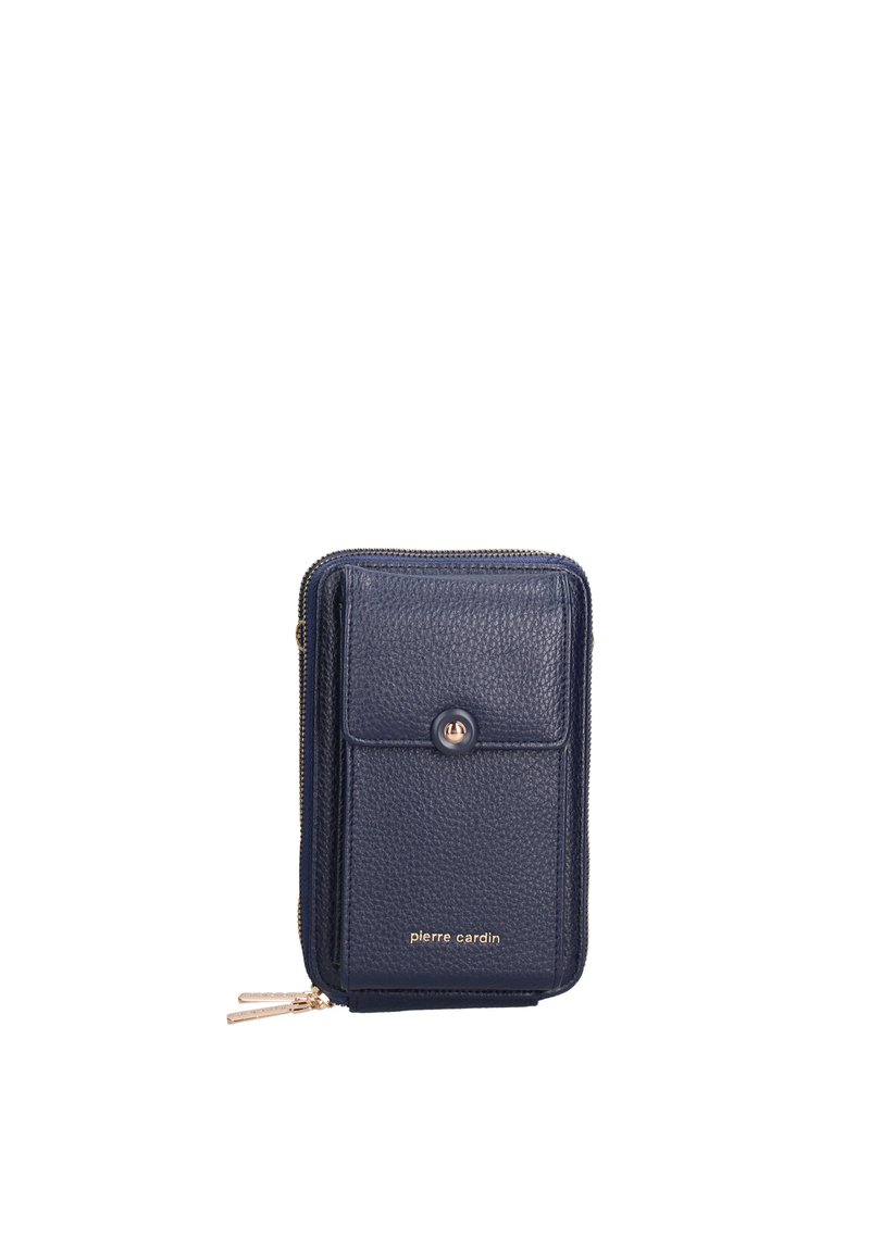 Portafoglio in pelle blu navy con superficie testurizzata, chiusura con zip, tasca anteriore con bottone a scatto e dettagli del logo dorato nella parte inferiore. Design compatto.