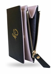 Svart och rosa plånbok med strukturfinish, som har en guldfärgad dragkedja, kontrasterande inrede och en guldfärgad logotyp på framsidan.
