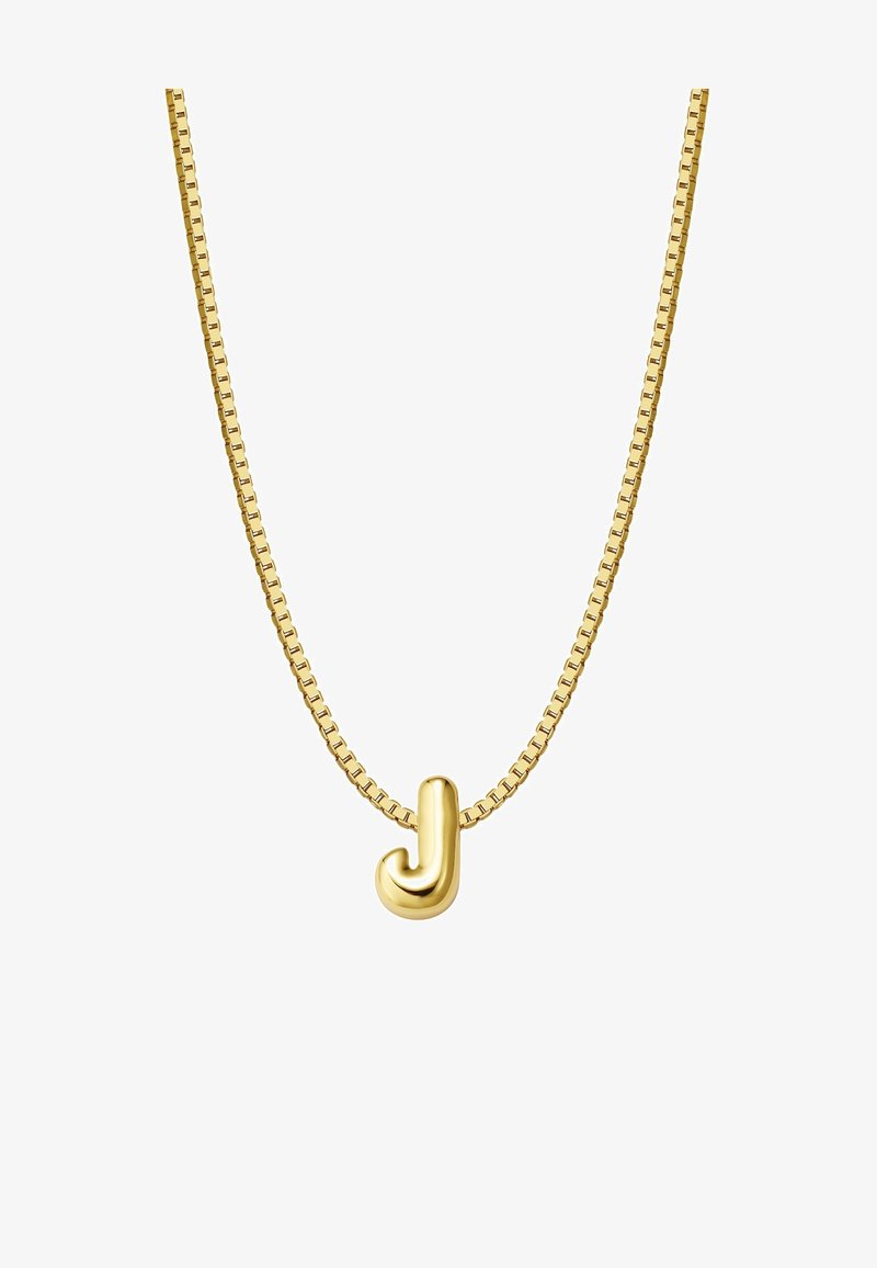 Arany nyaklánc doboz lánc mintázattal és egy textúrázott 'J' betű medállal, sima felülettel és ívelt formával.