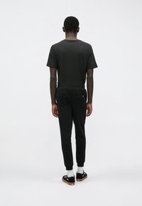 Jack & Jones JJIGORDON JJSHARK - Donji dijelovi trenirke - black