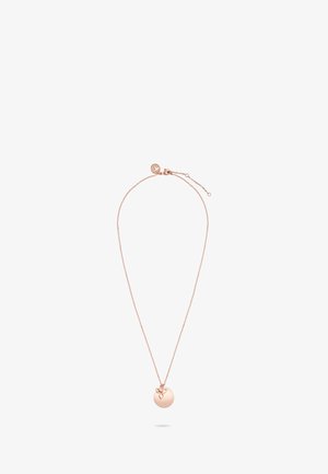 Collier en or rose avec un pendentif circulaire orné d'un motif floral, suspendu à une chaîne délicate munie d'un fermoir ajustable.