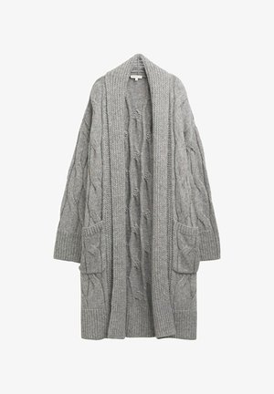 Pelēks adīts kaklasaite ar kabeļu adījuma rakstu, plaši vaļēju priekšpusi, gariem piedurknēm un divām priekšējām kabatām. Mīksta tekstūra un brīvs piegriezums.