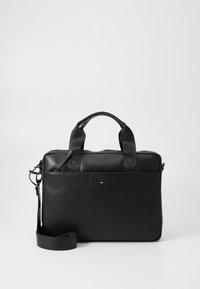 Svart lær laptopveske med to topphåndtak og avtagbar skulderreim. Har stikninger som detaljer og et logomerke på forsiden.