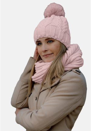 Snood - carnation pink