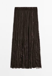 Jupe longue noire froissée avec broderie florale douce, taille froncée et design à volants sur fond blanc.