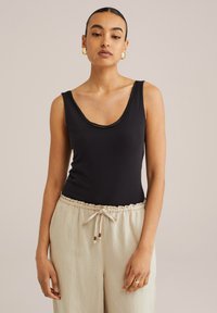 Unselected, black