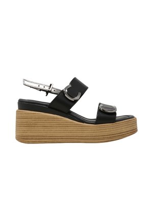 Sandalo con zeppa nero con suola piattaforma spessa in legno, due ampie fasce con fibbie metalliche e cinturino regolabile alla caviglia.