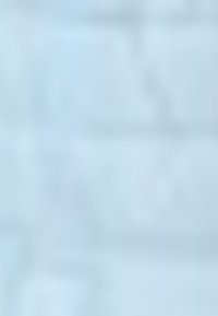 Jasnoniebieska ściana o gładkiej, matowej fakturze. Subtelne różnice w odcieniach tworzą miękki wygląd, z minimalnymi wzorami lub oznaczeniami.