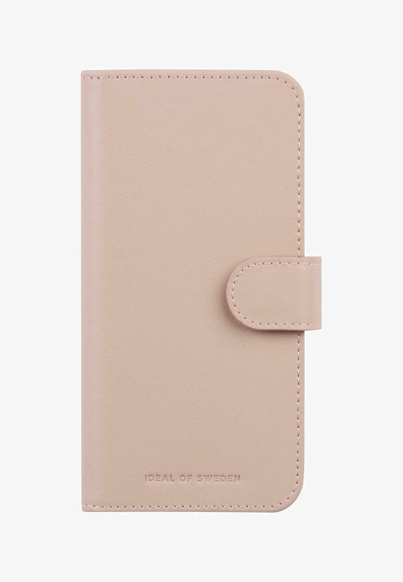 Vaaleanpunainen tekonahkainen puhelimen kotelo, jossa on kaareva reuna ja nappisuljenta. Mukana kohokuvioitu logo alareunassa ja näkyvää ompelua.