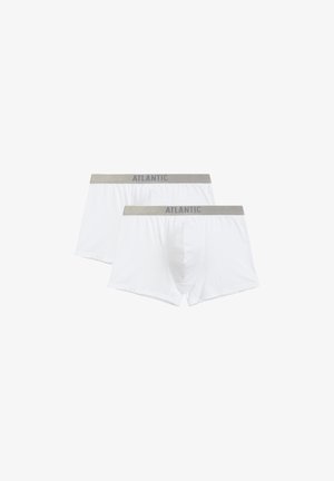 Białe bawełniane bokserki z szarym elastycznym paskiem w talii, z logo "ATLANTIC"; wyeksponowane dwie pary, gładka tekstura.