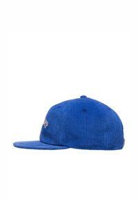 Cappello in corduroy blu con visiera curva, dotato di testo ricamato sulla parte anteriore e superficie testurizzata con cuciture tonali.
