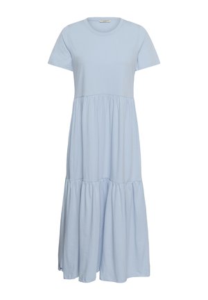 Vestido largo estilo maxi azul claro, de manga corta, con volantes, escote redondo y detalles fruncidos en la cintura y la parte inferior de la falda.