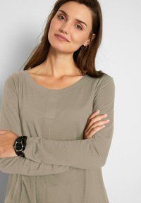 bonprix Maglietta a manica lunga - green