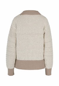 Maglione lavorato a maglia in crema e beige, caratterizzato da un motivo a pois testurizzato e dalle finiture a costine sull'orlo e sui polsini, con un ampio colletto.