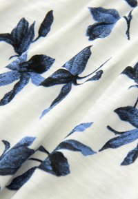 Next SHORT SLEEVE BUBBLEHEM REGULAR FIT - T-shirts print - cream blue kew collection print