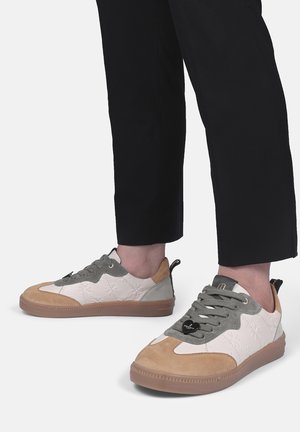 PERLA - Sneakersy niskie