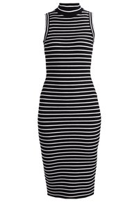 Robe moulante à rayures noires et blanches avec un col montant, sans manches et une texture côtelée. La silhouette ajustée met en valeur la forme.