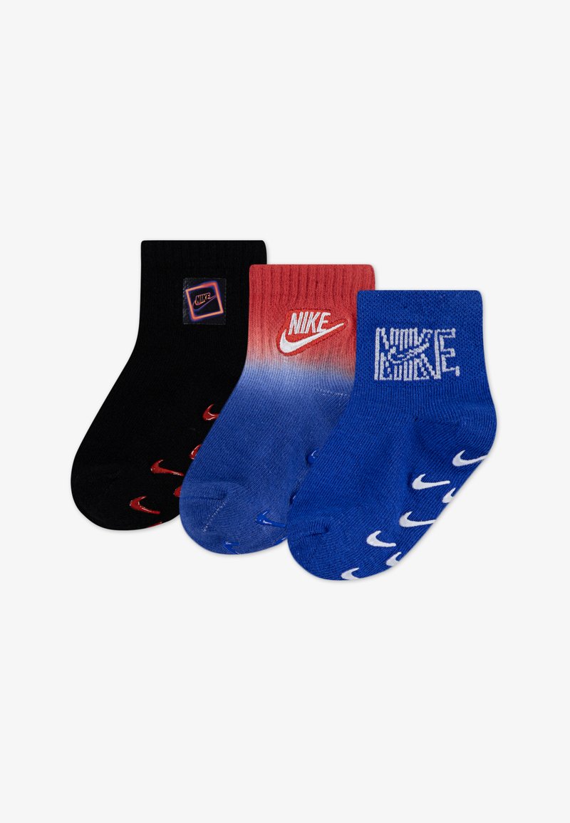 Três pares de meias de tripulação: pretas com remendo do logotipo, em gradiente de vermelho para azul com logotipo e azuis sólidas com detalhes brancos e logotipo. Mistura de algodão.