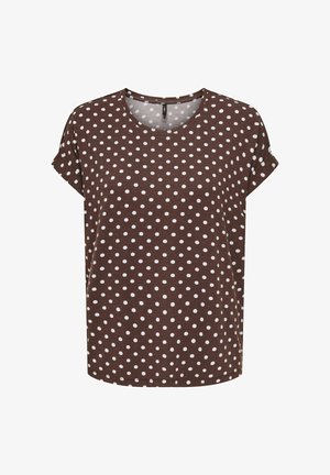 Bruin shirt met korte mouwen, witte polkadots en een ronde halslijn, weergegeven op een witte achtergrond.