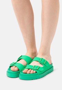 Buffalo EVE SOL - Mulas - green