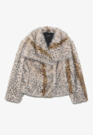 Casaco de pelo sintético com padrão de estampado de leopardo. Apresenta um colarinho largo, mangas longas e um tecido suave e texturizado em tons de bege e castanho claro.