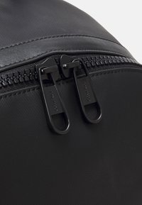 Calvin Klein MUST CAMPUS UNISEX - Zaino - black