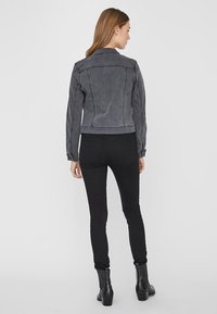 Vero Moda VMHOT SOYA  - Veste en jean - medium grey denim