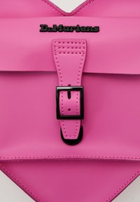 Dr. Martens HEART BACKPACK UNISEX - Rucksack - thrift pink kiev/smooth