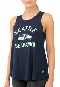 Marineblaue ärmellose Tanktop mit dem Text "SEATTLE SEAHAWKS" und Logo in Weiß und Grün. Weicher Stoff mit einer entspannten Passform und Rundhalsausschnitt.