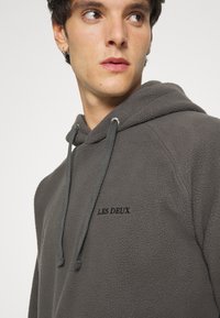 Les Deux DUNCAN HOODIE - Sweatshirt com capuz - raven