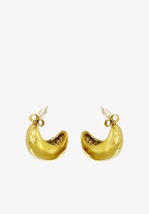 Orecchini tono oro a forma di crescenti, con un esterno liscio e una superficie interna testurizzata. Fissati con un perno metallico.