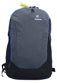 Zaino grigio con accenti blu e base nera. Presenta una texture liscia, un design arrotondato e un logo sul davanti, con chiusura a cordoncino.