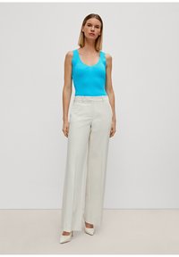 comma MIT HIGH RISE-BUND - Trousers - ecru