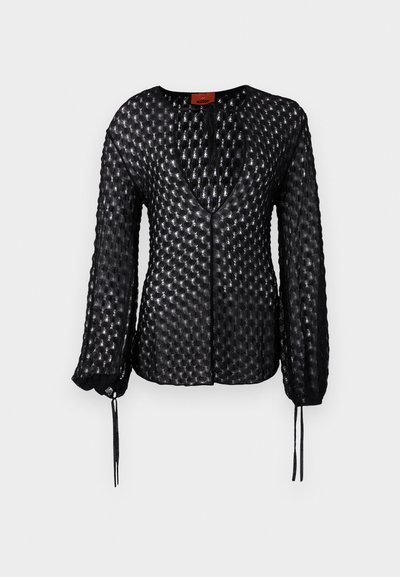 Czarna dzianinowa bluzka z fakturowanym wzorem diamentowym, głębokim dekoltem w kształcie litery V, długimi rękawami i regulowanymi wiązaniami przy mankietach.
