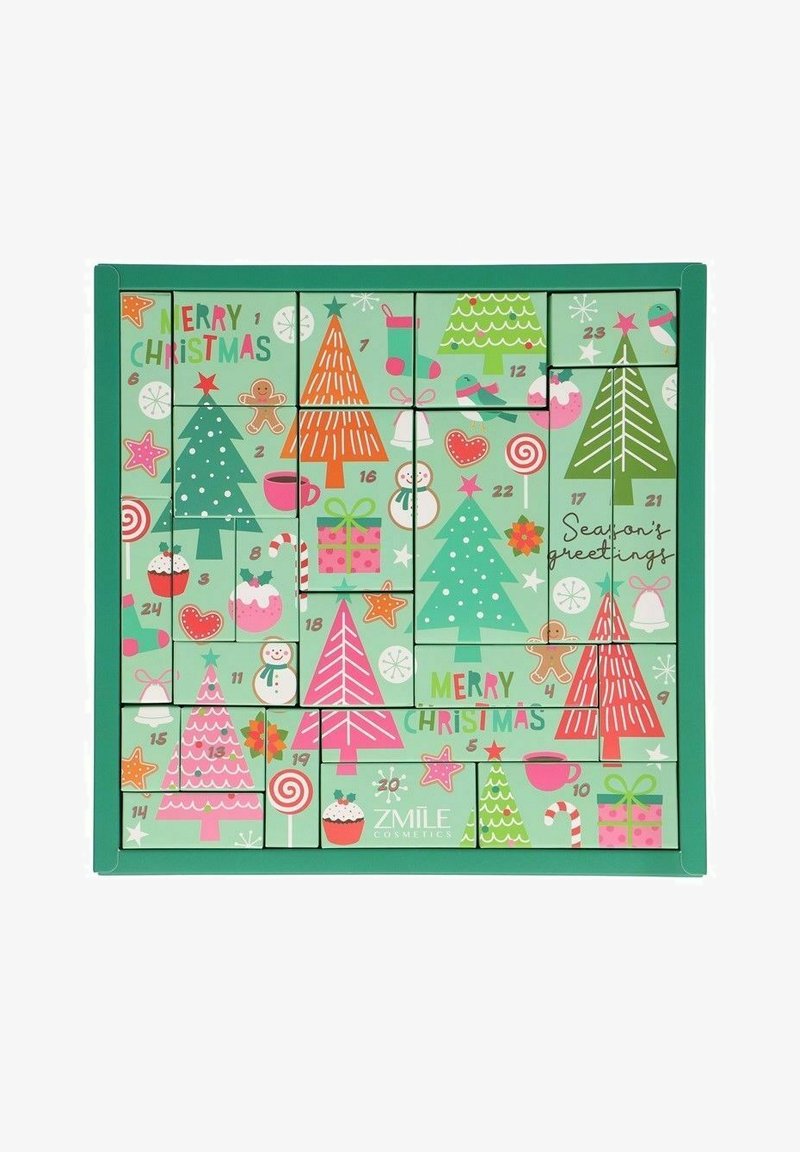 Grön adventskalender med julinspirerade mönster, som har träd, pepparkakor och presenter. Individuella luckor numrerade 1-24.