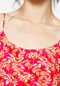 Vero Moda Petite Linne - pink