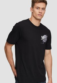 QS MIT BRUST - T-Shirt print - schwarz