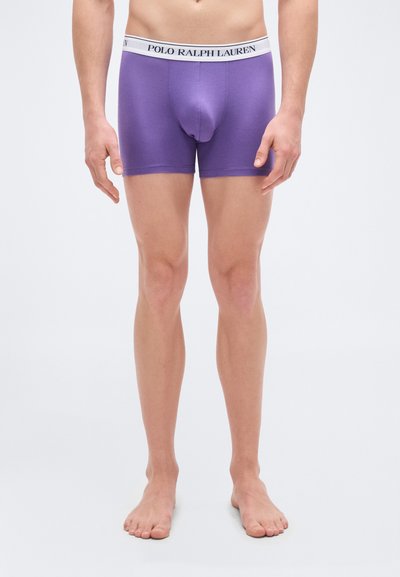 Μωβ βαμβακερά αντρικά εσώρουχα τύπου μποξεράκια με εφαρμοστή σχεδίαση, που διαθέτουν αντίθετη λευκή ζώνη μέσης με εκτύπωση "POLO RALPH LAUREN".