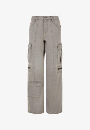 Pantalons cargo gris en tissu doux, avec une coupe large, plusieurs poches latérales et des zippers sur les poches de cuisse.