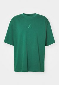 Zelené bavlněné tričko s krátkými rukávy, s malým vyšitým logem Jumpman ve středu. Kulatý výstřih, volný fit.