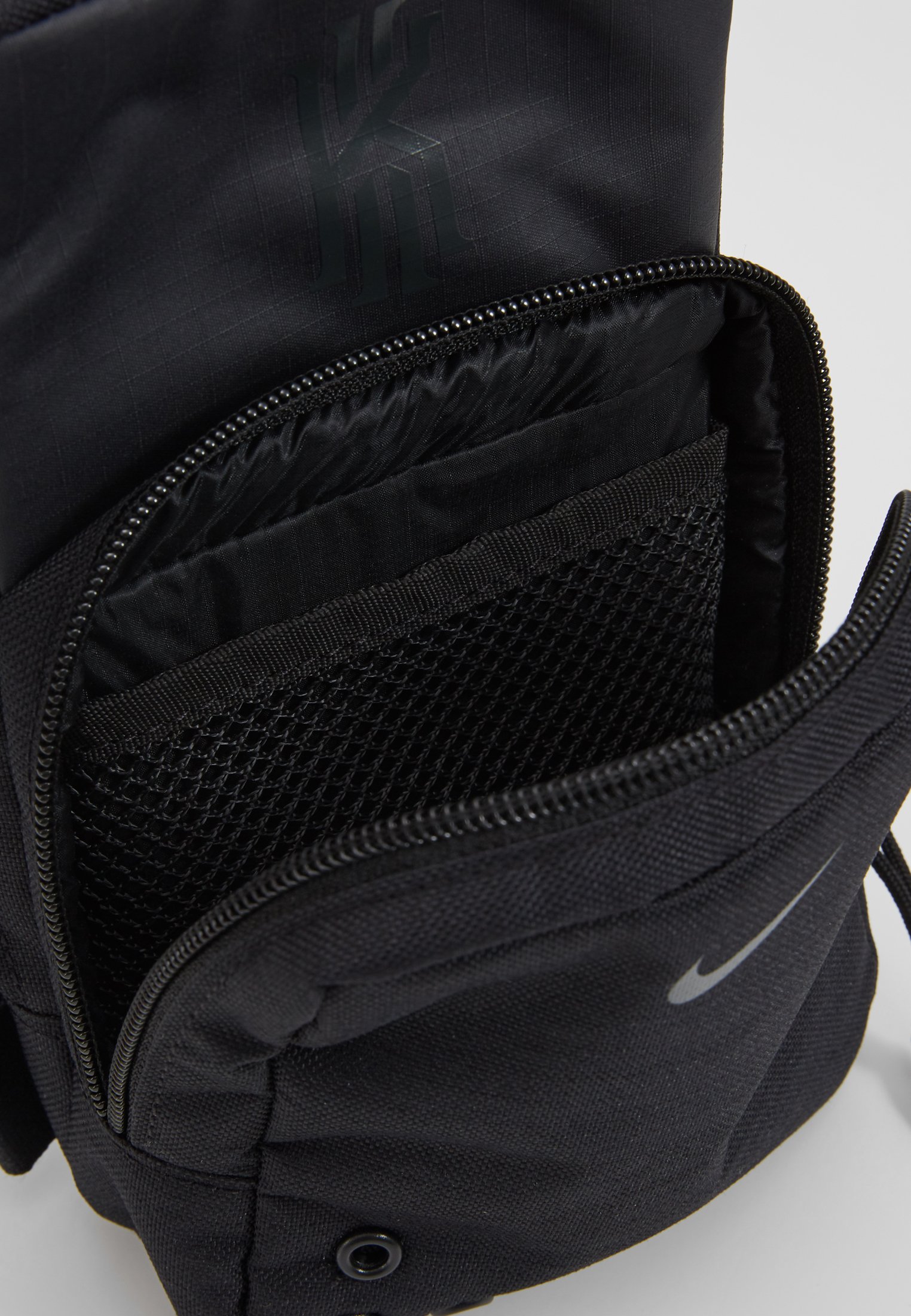 kyrie bag black